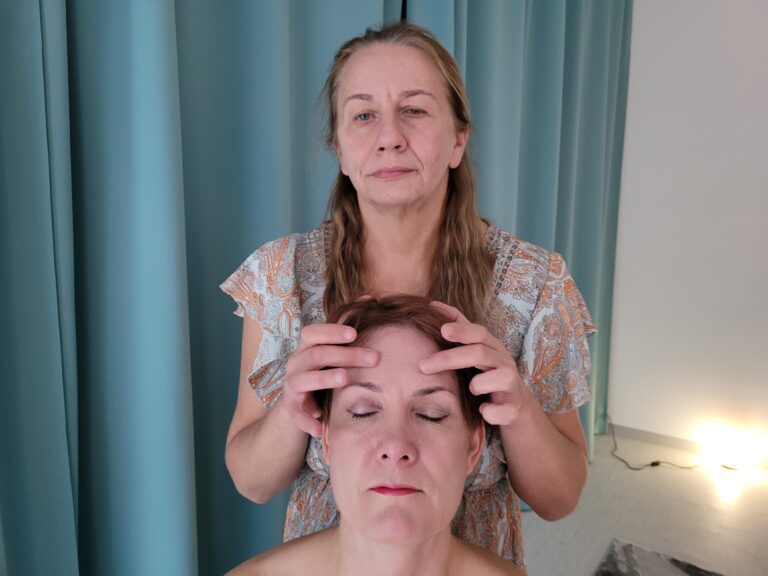 Lõõgastus näole India Champi peamassaažga